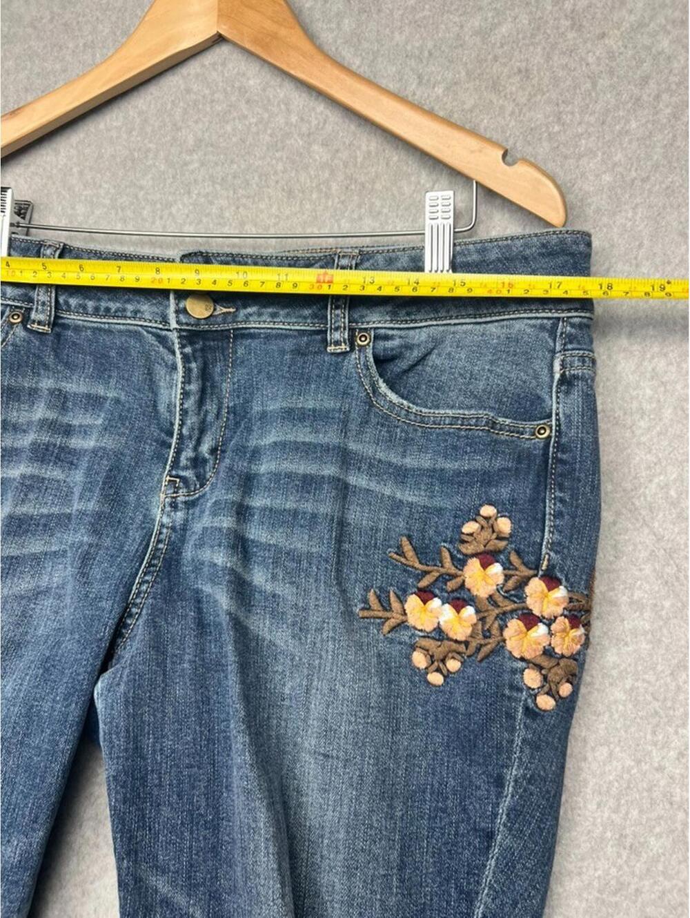 Soho Jeans Size 12 Womens Denim Embroidered Distressed Curvy Boyfriend Boho - Picture 3 of 9